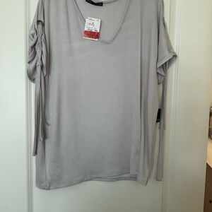 Tresics Light Gray Short Sleeve Top